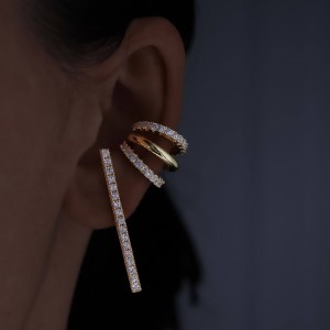 BILLION AVENUE BARI DIAMOND EARSTUD GOLD