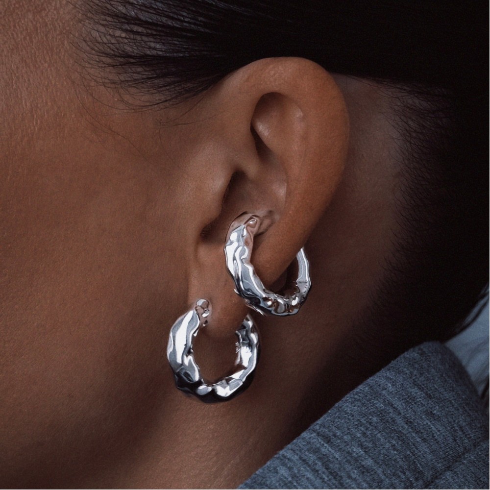 BILLION AVENUE CHUNKY KOS MOLTEN EARRING SILVER