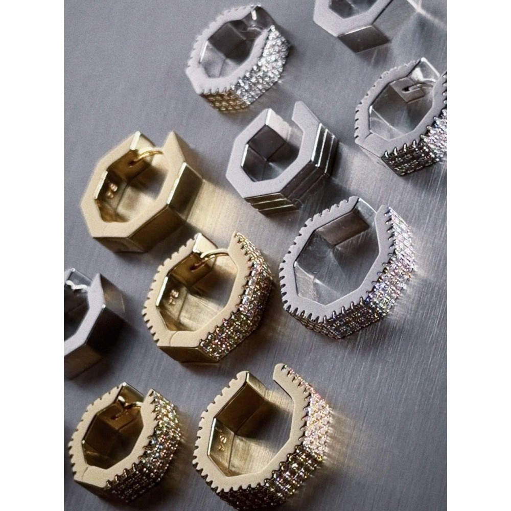BILLION AVENUE EDGE LARGE DIAMOND EARRING GOLD BILLION AVENUE EDGE LARGE DIAMOND EARRING GOLD