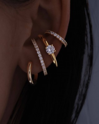 BILLION AVENUE SOLITAIRE HUG EARSTUD GOLD