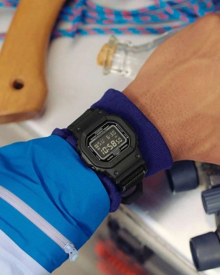 CASIO G-Shock Χρονογράφος Ρολόι Mαύρο Υφασμάτινο λουράκι DW-5600MNC-1ER
