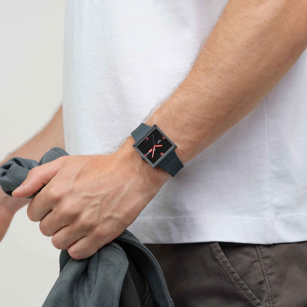 SWATCH SQUARED OFF Ρολόι Γκρι Λουράκι Σιλικόνης SO34M701 SWATCH SQUARED OFF Ρολόι Γκρι Λουράκι Σιλικόνης SO34M701