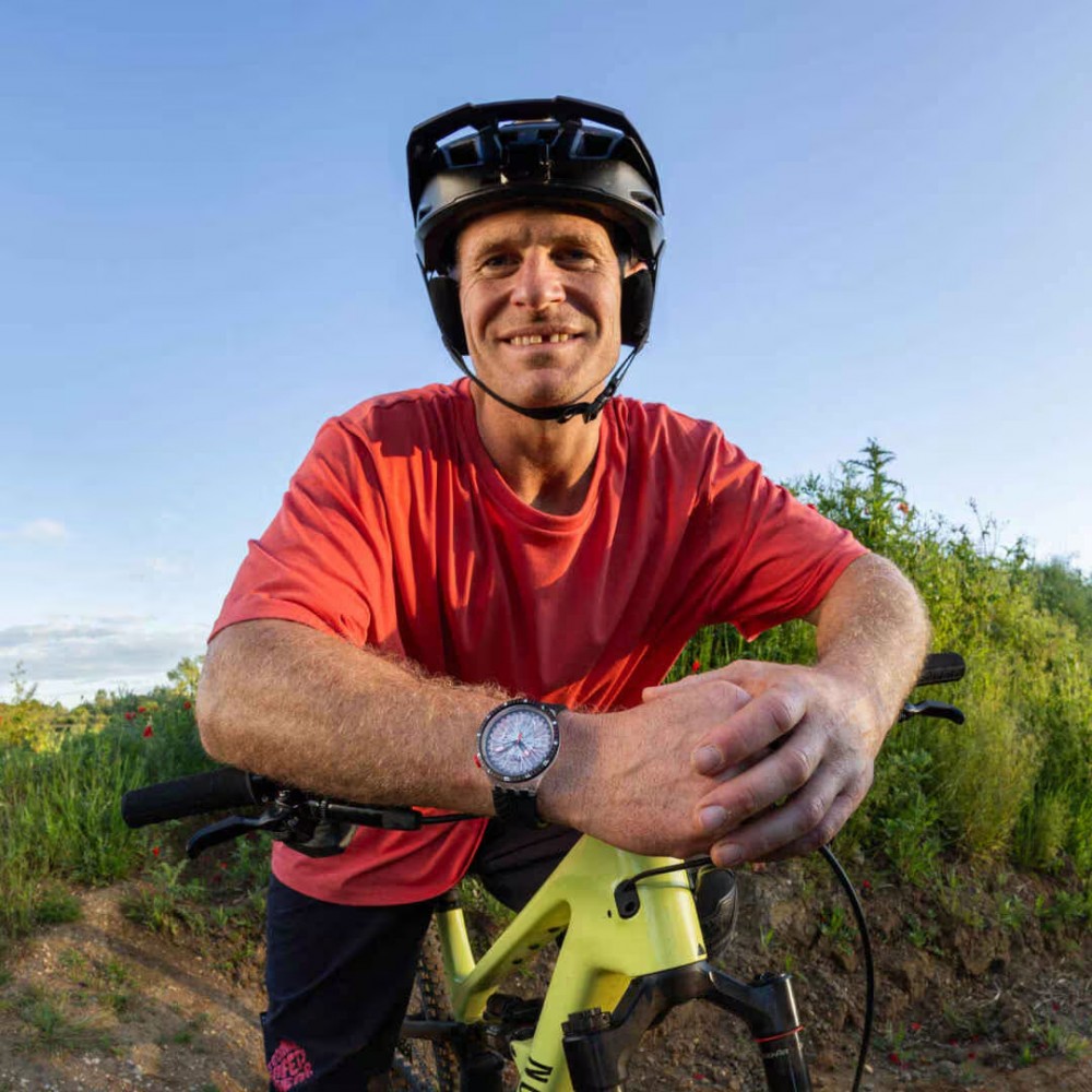 SWATCH THE PILGRIM - TREAD ON IT Ρολό Unisex Μαύρο λουράκι Σιλικόνης SB05K103